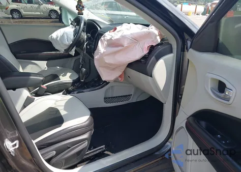 2019 Jeep Compass Limited 4X4 from USA, damaged, VIN 3C4NJDCB1KT599648